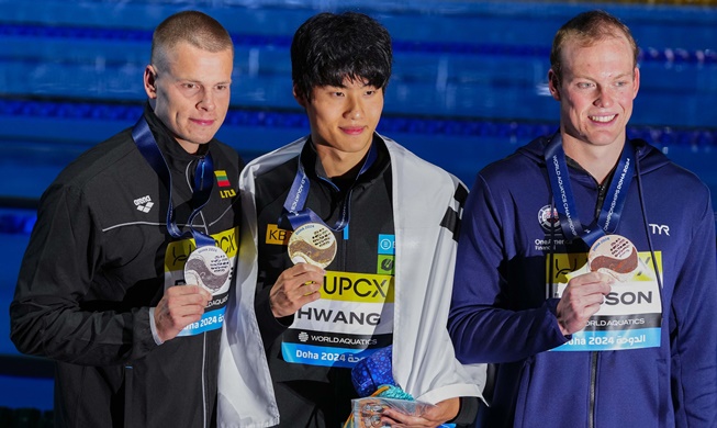هوانغ سيون-وو يحصد أول ميدالية ذهبية لكوريا في سباق 200 متر سباحة حرة ببطولة العالم