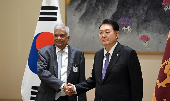 الرئيس يون يجري محادثات ثنائية مع قادة 9 دول