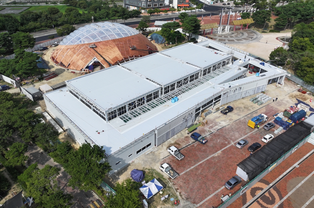 في حديقة &rsquo;غيونغجو إكسبو غراند بارك&lsquo;، يتم إعداد معرض يُسمى &rsquo;كي- بزنس سكوير&lsquo; لعرض تاريخ الصناعات الكورية. 