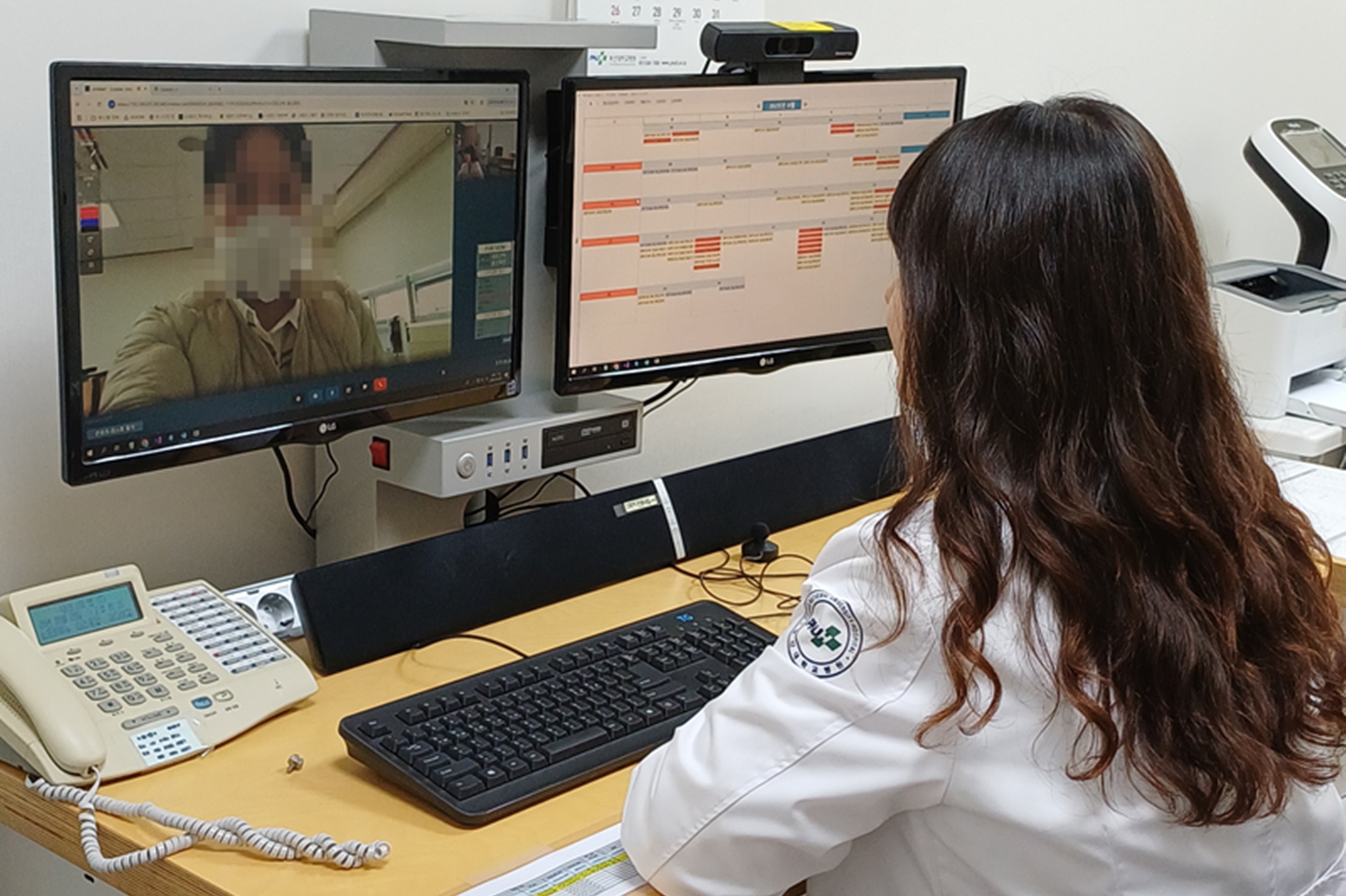 أعلنت وزارة المحيطات والثروة السمكية أمس الأحد أنها ستوسّع نطاق &rsquo;خدمة الدعم الطبي عن بُعد المجانية على مدار الساعة&lsquo; المقدّمة لأطقم السفن الساحلية. (الصورة من وزارة المحيطات والثروة السمكية)