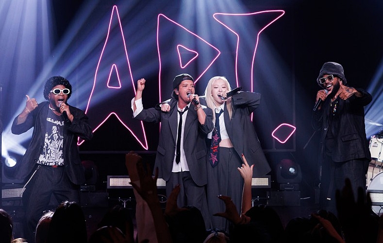 وفقا لتقرير عام 2025 حول اتجاه موجة الثقافة الكورية &rsquo;هاليو&lsquo;، الذي أصدرته وزارة الثقافة والرياضة والسياحة ووكالة خدمات المعلومات الثقافية الكورية التابعة لها اليوم الأربعاء، فإن موجة الثقافة الكورية، &rsquo;هاليو&lsquo;، لم تعد محصورة على الكيبوب فحسب، بل صار نطاقها يتوسع لتشمل الأدب والسينما وغيرها من المجالات. (الصورة من سي جاي إي إن إم)