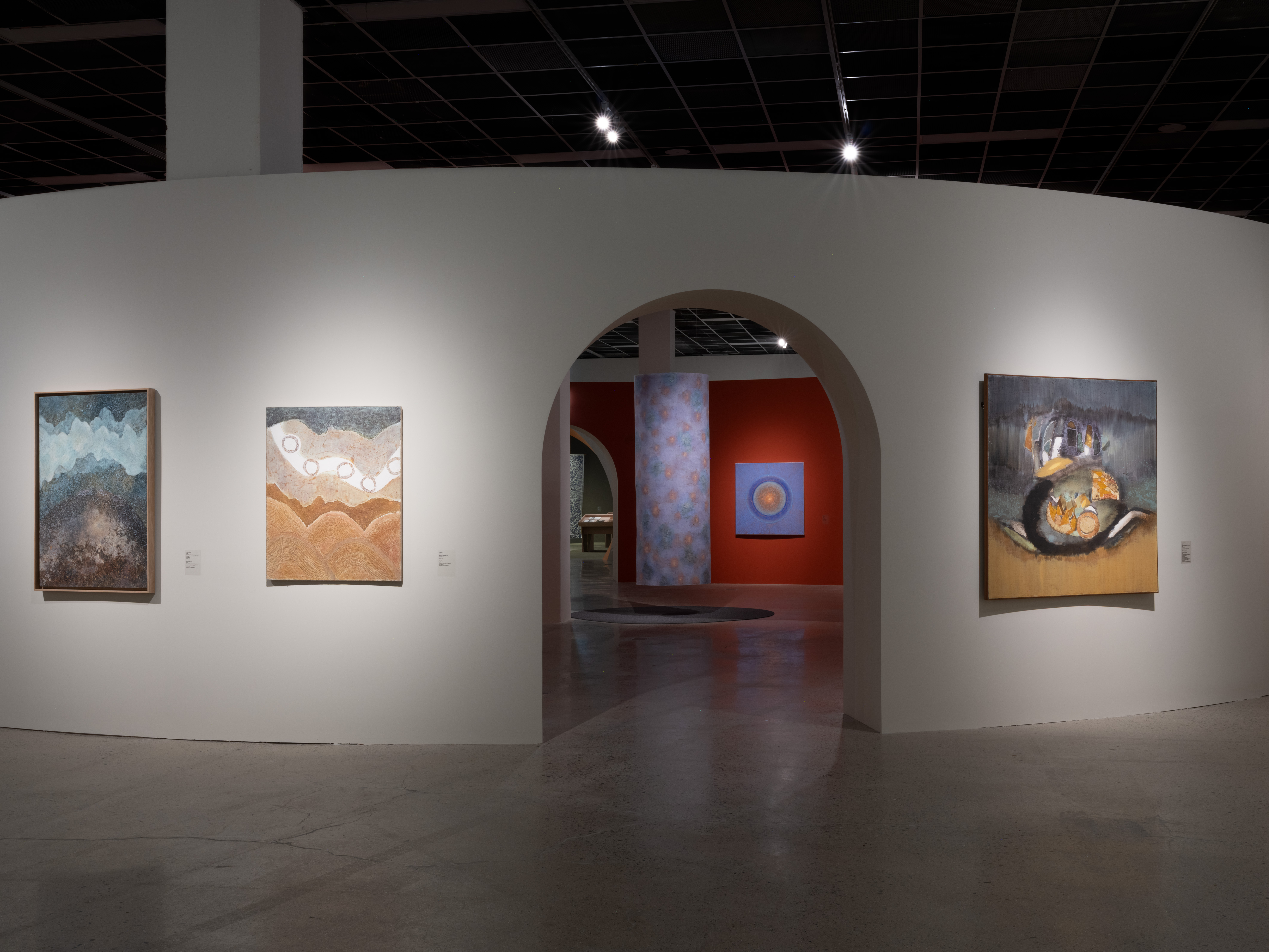 مشهد من معرض «بانغ هيه-جا -أنثر نور القلب في السماء والأرض»، المُقام في الطابق الخامس من المتحف الوطني للفن الحديث والمعاصر في تشونغجو، ويستمر حتى 27 سبتمبر. (المصدر: المتحف الوطني للفن الحديث والمعاصر)