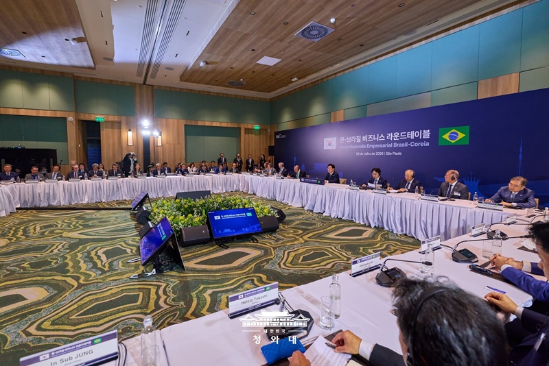 مائدة الأعمال المستديرة بين كوريا والبرازيل تُعقد في فندق بمدينة ساو باولو بالبرازيل يوم 28 يوليو (بالتوقيت المحلي). (المصدر: المكتب الرئاسي لجمهورية كوريا)