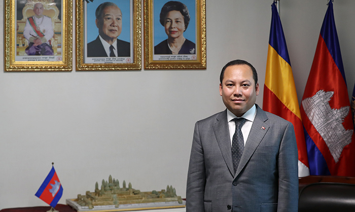 롱 디망쉬 주한 캄보디아 대사는 한국 생활의 가장 마음에 드는 부분으로 문화적 공통점을 꼽으며 양국 국민 관계가 보다 더 가까워지길 희망했다.