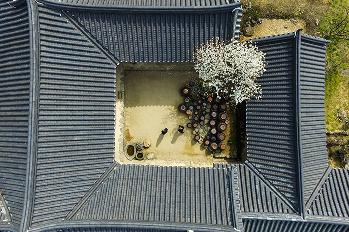 A photo of Unjoru House wins the top prize in this year’s Korea Tourism Photo Contest. The photo has been recognized for showing the traditional beauty of Korea in a simple, tranquil manner.