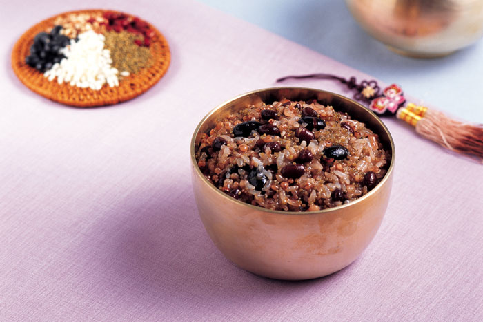 Ogokbap five grain rice is one of the most famous foods eaten on the day of the Great Full Moon of the First Month.