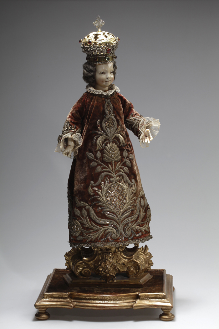 17A statue of a crowned baby Jesus is produced somewhere between 1740 and 1750. The statue wears a miniature chasuble decorated with embroidery and it is one of the most notable works in the exhibit. 