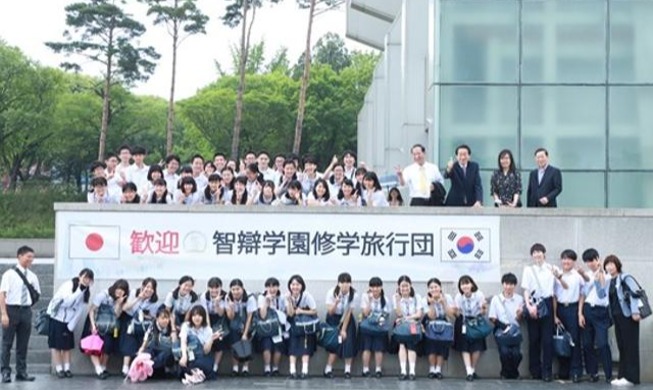 الرحلات المدرسية اليابانية تعود من جديد لأول مرة منذ 3 سنوات بعد انتشار فيروس كورونا