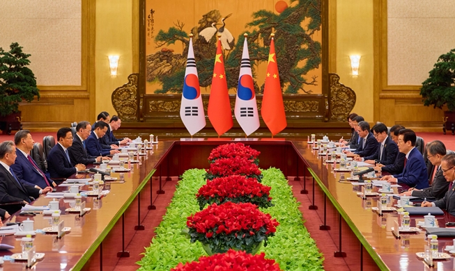 الرئيس لي يعقد اجتماعات متتالية مع ثاني وثالث أعلى مسؤولين صينيين