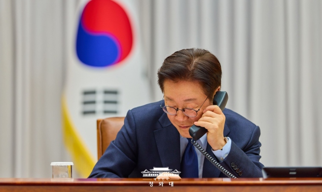 الرئيس لي يبحث مع الأمين العام لحلف الناتو سبل توسيع التعاون الدفاعي