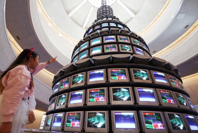 التحفة الفنية ’دادا إكسيون‘ للفنان بايك نام-جون 