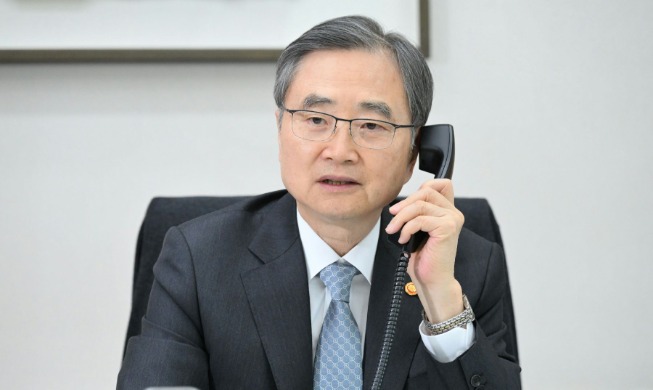 سيئول تحث طهران على ضمان المرور الآمن للسفن الكورية في مضيق هرمز