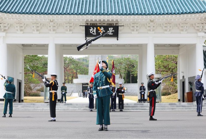 ’المراسم الدورية لحرس الشرف العسكري‘