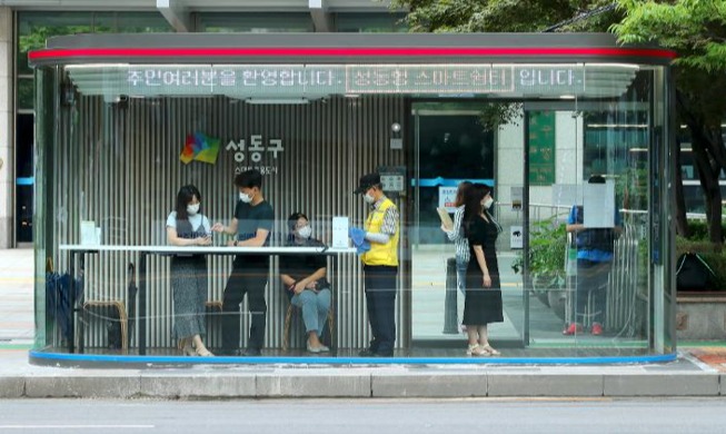 محطات الحافلات الذكية الكورية الجنوبية تحظى بإقبال كبير من مستخدميها ووكالات الأنباء الأجنبية