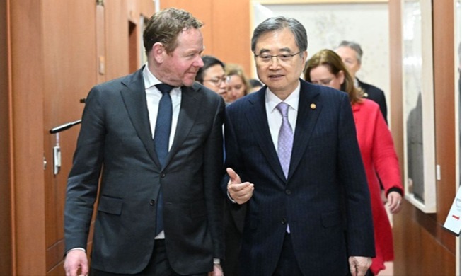 كوريا وهولندا تبحثان تعزيز شراكتهما الاستراتيجية في التجارة والأمن الاقتصادي