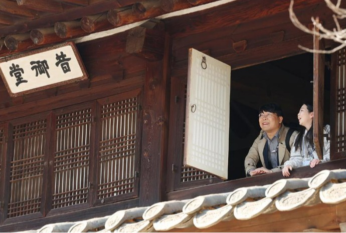 الاستمتاع بأجواء الربيع الساحرة في القصر الملكي