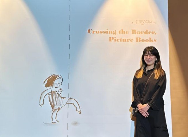 رؤية العالم من عيون طفل: حوار مع الكاتبة والرسامة لي سوزي عن رحلتها في عالم القصص المصورة (المراسلة الفخرية)