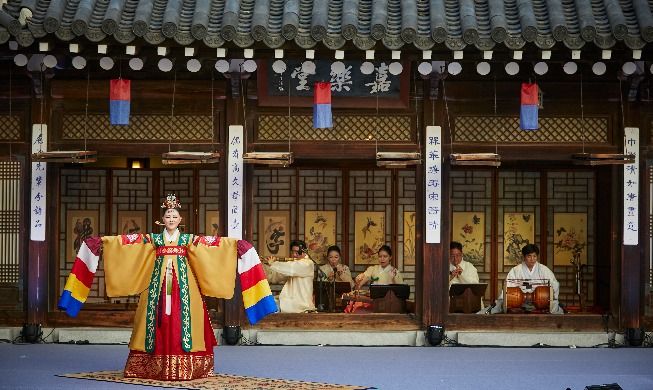(مهرجان) أداء الفنانين الكوريين ’صالون الخريف‘