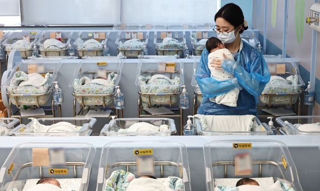 معدل المواليد ينمو بأسرع وتيرة له في 15 عاما في العام الماضي