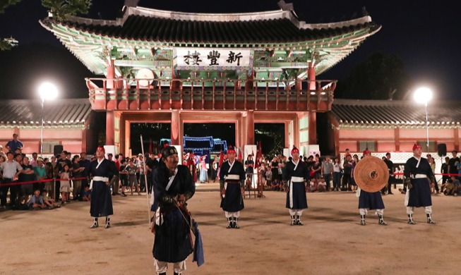 ‘رحلة ليلية وسط التراث الثقافي بمدينة سو وون’
