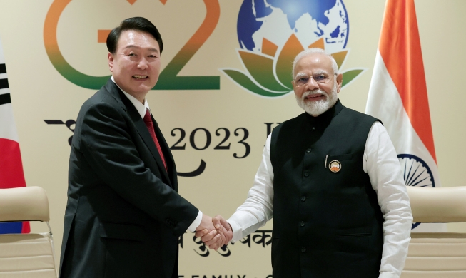 الرئيس يون ورئيس الوزراء الهندي يتبادلان الرسائل بمناسبة الذكرى الخمسين للعلاقات الدبلوماسية