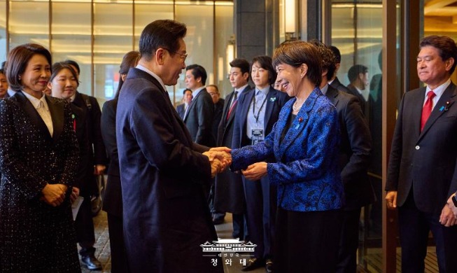 الرئيس لي يعرب عن الأمل في أن تمهد القمة الكورية اليابانية لمرحلة...