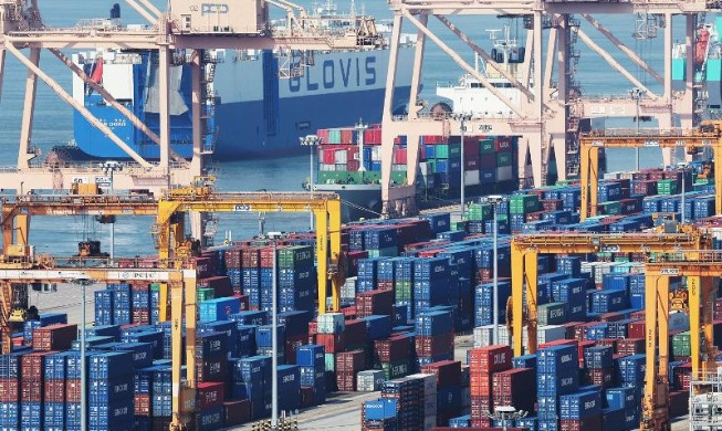 كوريا تسجل رقماً قياسياً جديداً في صادرات شهر فبراير مدفوعة بالطلب على أشباه الموصلات