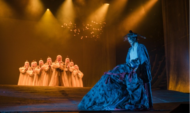 عرض ’بوهيوجا: الشخص الذي يمشي على الهواء‘ 