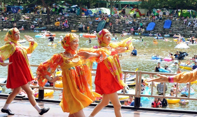 مهرجان غو تشانغ المسرحي الدولي...حلم ليلة صيفية وسط المياه