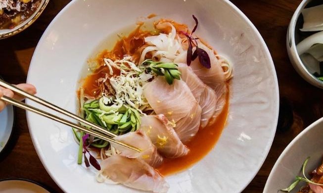 نيويورك تايمز تختار الطبق الكوري ’مولهويميون‘ كـ’أفضل أطباق هذا العام‘