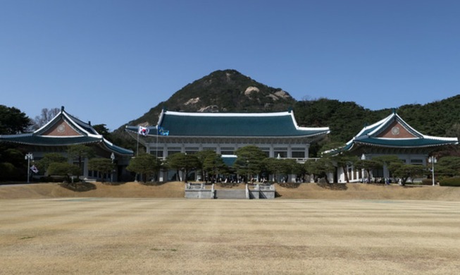 الرئيس لي يبدأ عمله في البيت الأزرق اليوم