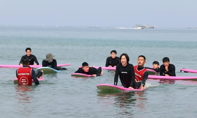 [جمال كوريا الخفي: يانغ يانغ مقاطعة كانغ وون] مكان للاستمتاع بركوب الأمواج في الخريف