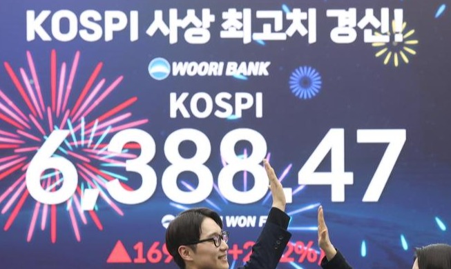 مؤشر كوسبي يسجل مستوى قياسياً جديداً ويتصدر مكاسب مجموعة العشرين