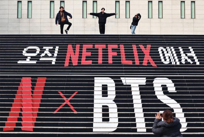 عودة فرقة بي تي إس في مارس