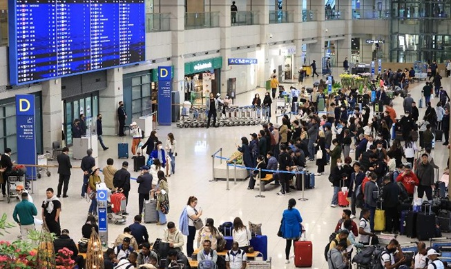 توسيع نطاق الدخول عبر بوابات الهجرة الإلكترونية ليشمل 42 جنسية