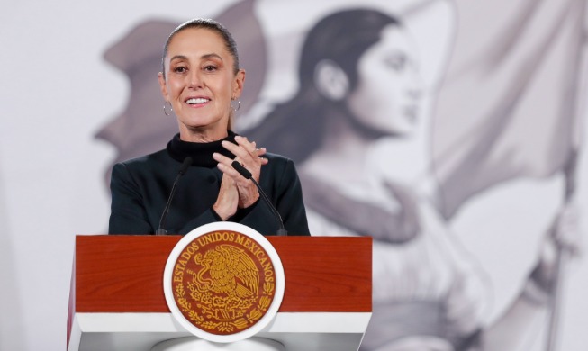 رئيسة المكسيك تدعو لإقامة عروض إضافية لبي تي إس في بلادها