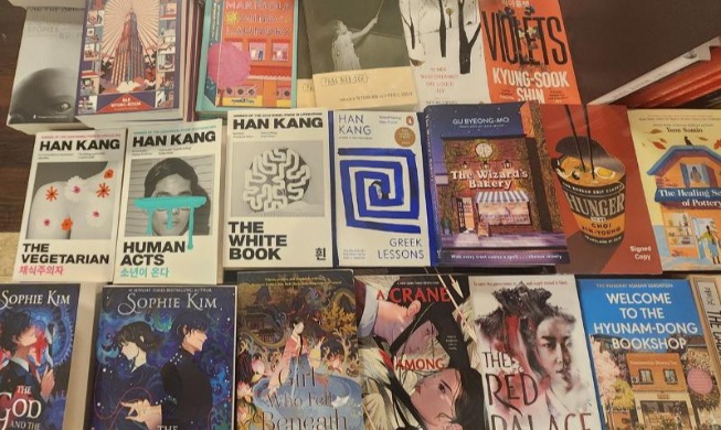 زيادة مبيعات كتب الأدب الكوري في الخارج بأكثر من الضعفين بعد فوز الروائية هان كانغ بجائزة نوبل