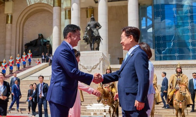 كوريا ومنغوليا تعتمدان إعلاناً مشتركاً لفتح «العصر الذهبي» للعلاقات الثنائية: تعزيز التعاون في المعادن الحيوية وتوسيع التجارة