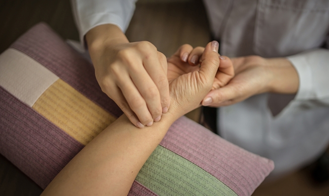 دولة الإمارات العربية المتحدة تعترف بمؤهلات أطباء الطب الكوري التقليدي