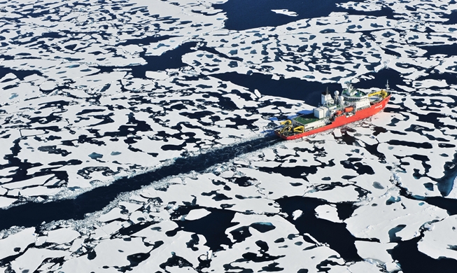 مشاريع الخدمات اللوجستية وبناء السفن تبشر بعصر جديد لطريق بحر الشمال