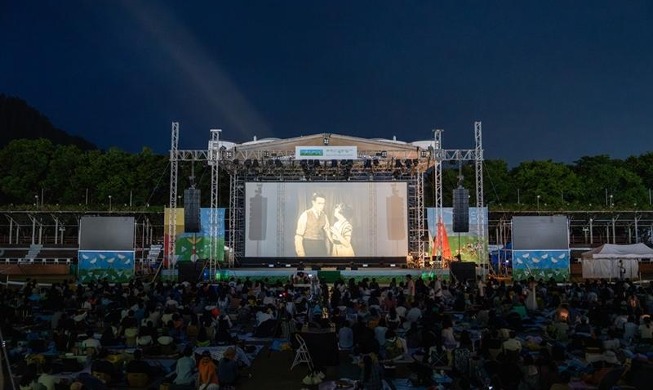 مهرجان سينمائي وسط الأشجار في قلب الغابة... مهرجان موجو السينمائي