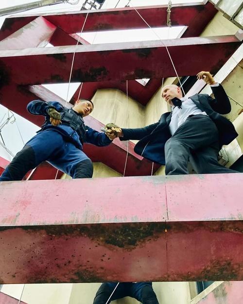 لقطات من تصوير الفيلم الكوري الجنوبي 'كارتر': أندرياس في مشهد القتال مع الممثل جو وون: تم إصدار فيلم الحركة والمغامرة الكوري كارتر في الخامس من أغسطس وحصل على المرتبة الأولى في فئة أفلام نيتفليكس العالمية بلغة غير الإنجليزية. |أندرياس فرونك.