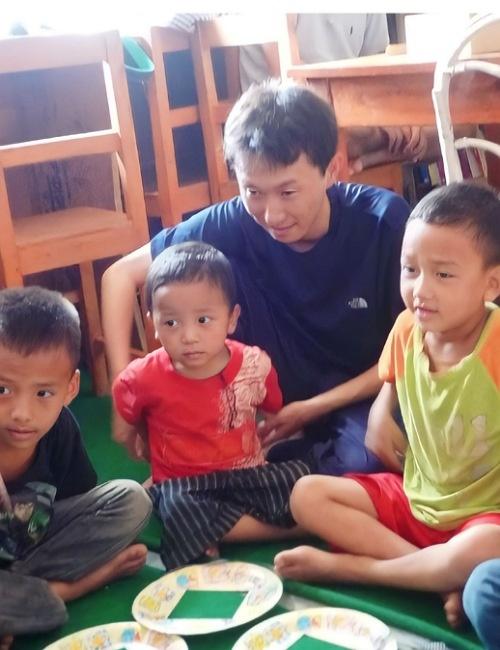 صورة لـ ’كيم نان-جا‘ في نيبال و حصلت على إذن صاحب الصورة لاستخدامها