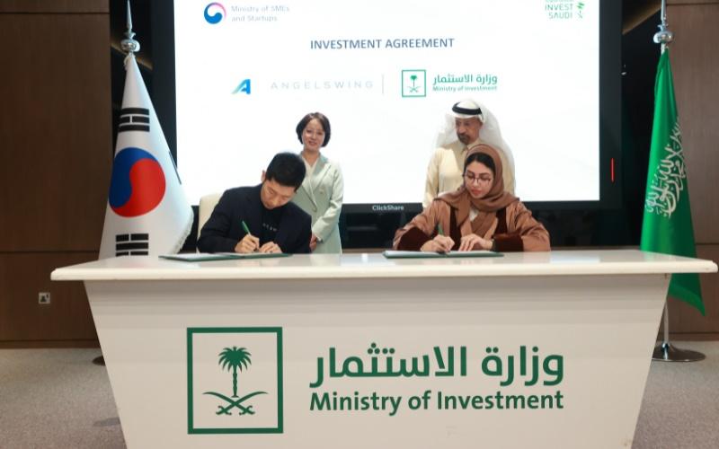 كبيتر بارك مؤسس آنجيلز وينج يوقع اتفاقية تفاهم مع وزارة الاستثمار السعودية على هامش ملتقى بيبان 23 (الصورة من آنجيلز وينج)