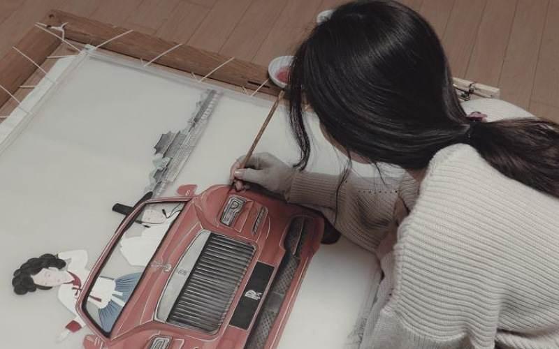 الفنانة هام بو كيونج تقوم برسم أحدي لوحاتها الصورة من هام بو كيونج تم أخذ الإذن بالإستخدام.