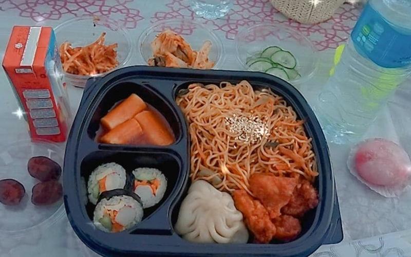 الصورة توضح وجبة الإفطار الكوري (الصورة من ندى الباشتلي و لدينا الإذن لنشرها)