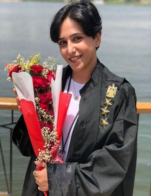 المحامية والمدربة إينا فاضل أثناء حلف اليمين (الصورة من إينا فاضل وتم أخذ الأذن بالاستخدام للمقال)
