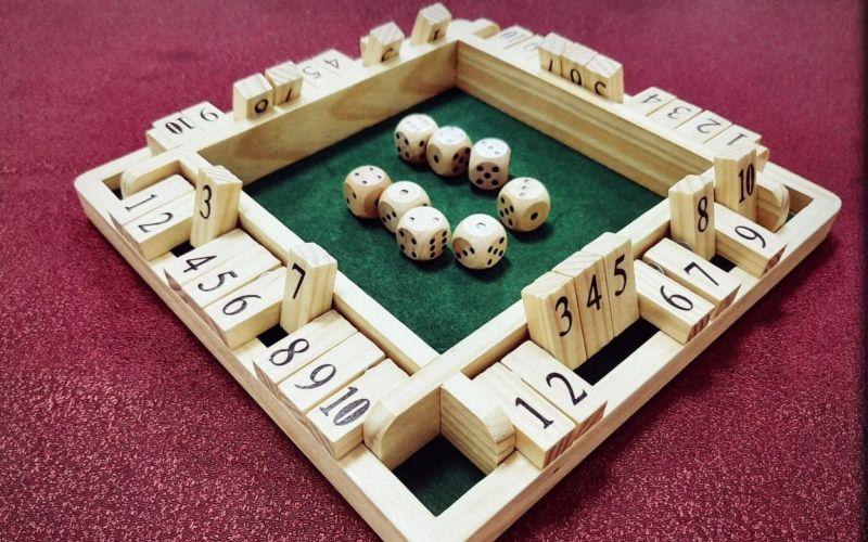 الصورة توضح أحد الأنشطة في الأكاديمية (لعبة السرعة في سرقة الأرقام) التي من خلالها يتم تطبيق ما تم دراسته عن الأرقام الكورية. (الصورة من مرام الخطيب)