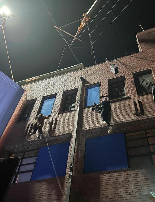 خلف كواليس تصوير مشاهد الأكشن للممثلة ’هان سو-هي‘ في دراما ’مخلوق جيونغسيونغ‘. (الصورة من ’سونغ يو-هون‘ وتم أخذ الإذن لاستخدامها)