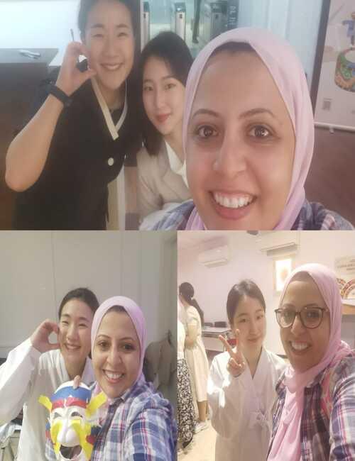 الصورة تظهر المراسلة الفخرية مع المدربتين من ’جانغ هي-سول‘ و’باك هي-سو‘.